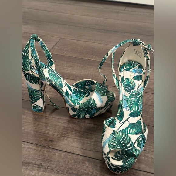 Aldo Platform Heels - Picture 3 of 8